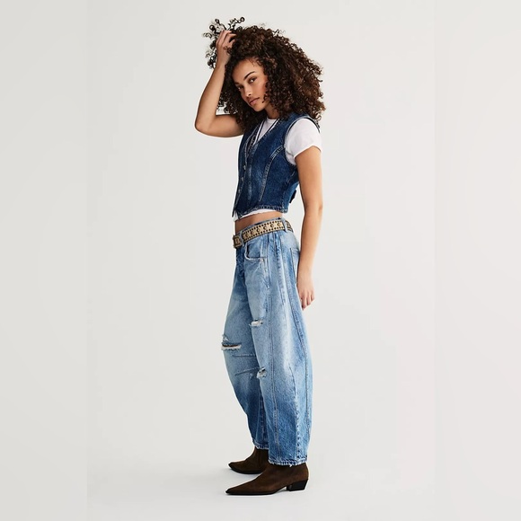Free People We The Free Good Luck Mid-Rise Barrel Jeans in Barnyard Blue - Picture 4 of 12